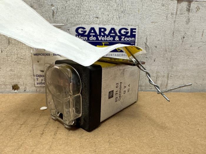 Relais Mercedes 190E/D