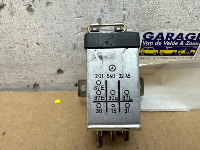 Relais Mercedes 190E/D
