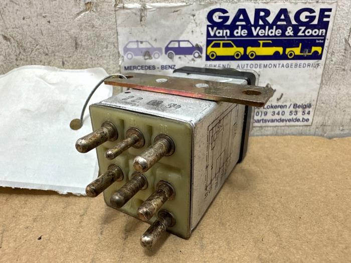 Relé Mercedes 190E/D