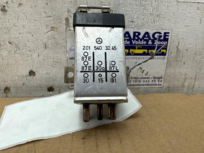 Relais Mercedes 190E/D