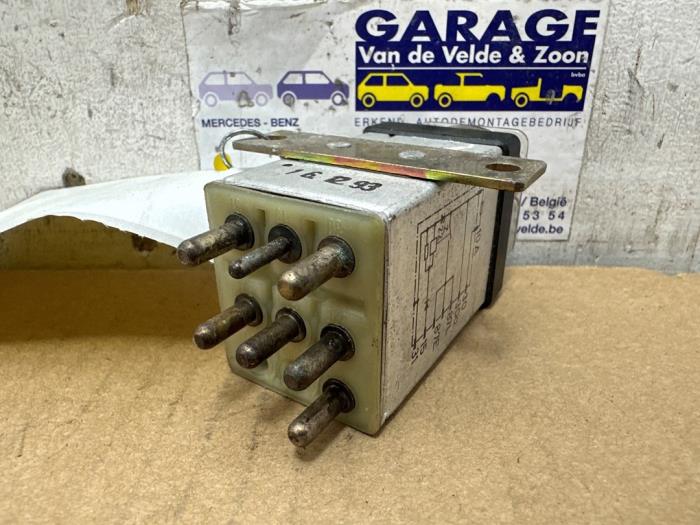 Relais Mercedes 190E/D