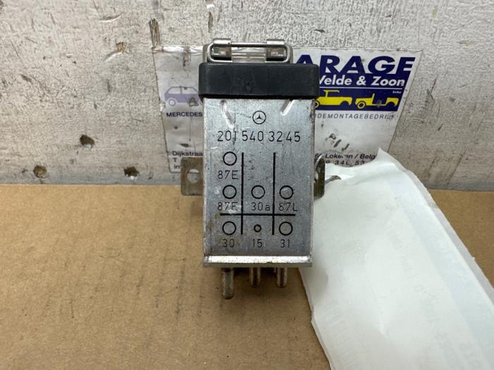 Relé Mercedes 190E/D
