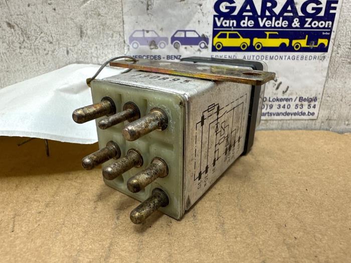 Relé Mercedes 190E/D