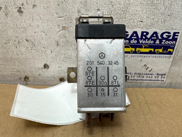 Relais Mercedes 190E/D
