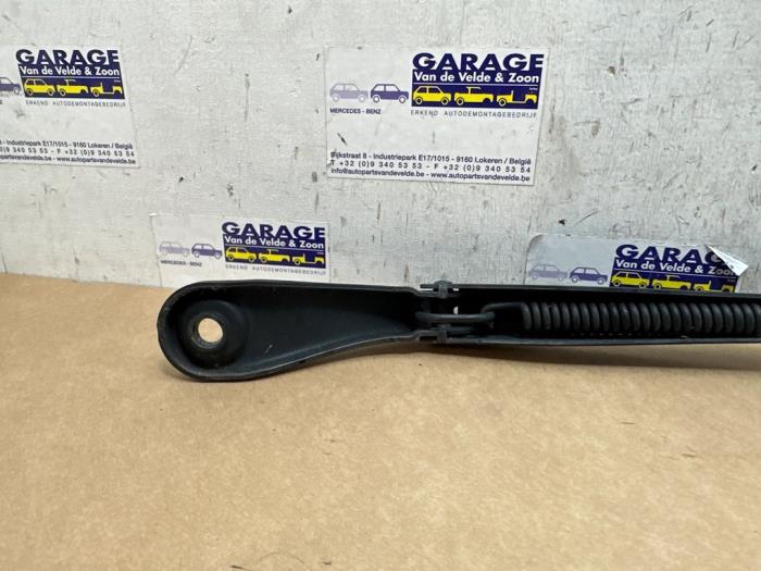 Ramie wycieraczki przedniej Mercedes Vito