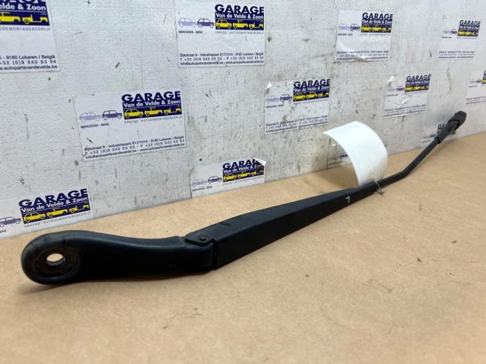 Ramie wycieraczki przedniej Mercedes Vito