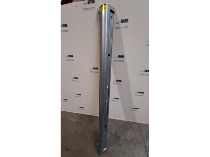 Dorpel links Mercedes B-Klasse