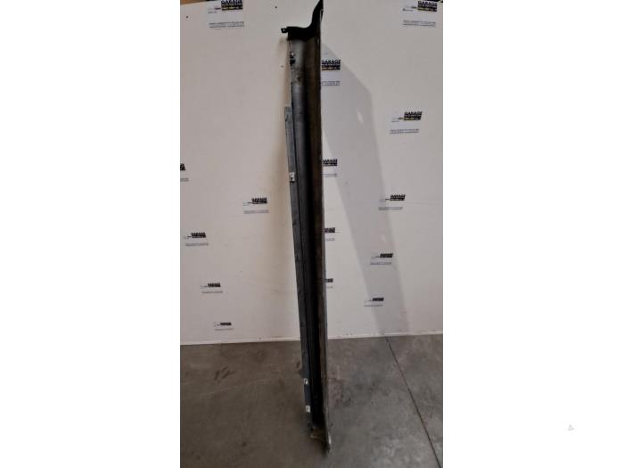 Sill, right Mercedes B-Klasse