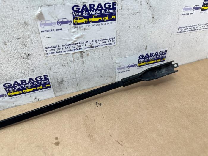Front wiper arm Mercedes B-Klasse