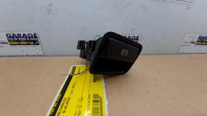 Gebruikte Handrem Mechaniek Mercedes B (W246) 1.6 B-200 BlueEFFICIENCY Turbo 16V Prijs € 12,10 Inclusief btw aangeboden door Autoparts Van De Velde