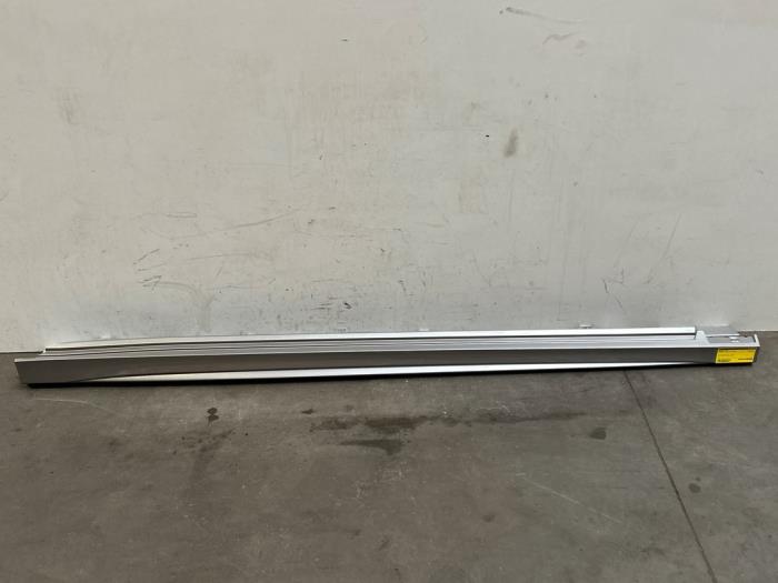 Dorpel links Mercedes CLA