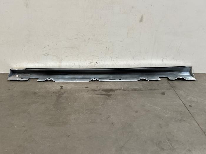 Dorpel links Mercedes CLA