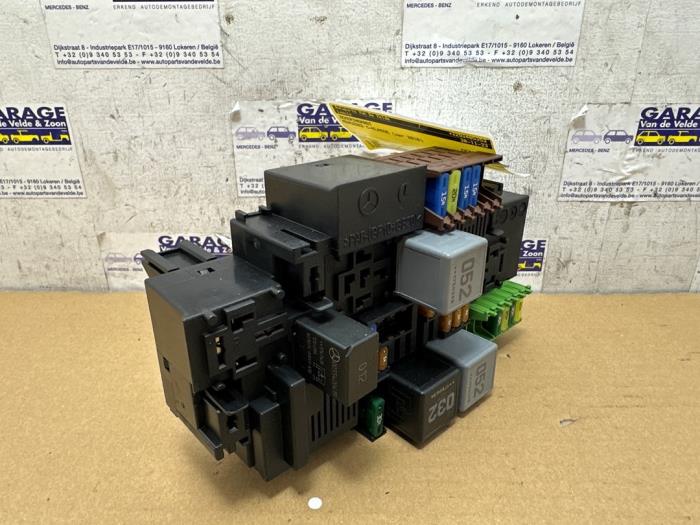 Boîte à fusibles Mercedes C-Klasse