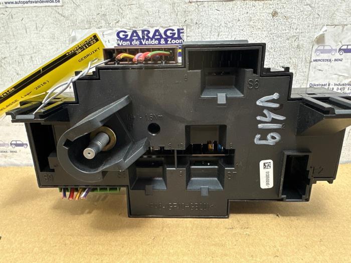 Boîte à fusibles Mercedes C-Klasse