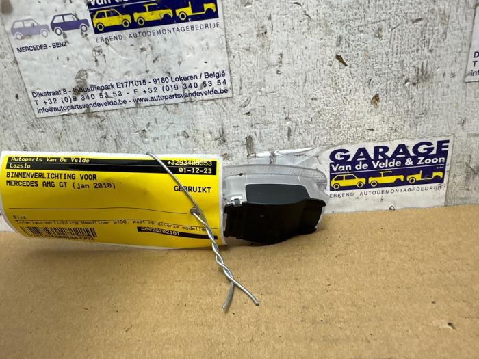Oswietlenie wewnetrzne przód Mercedes AMG GT