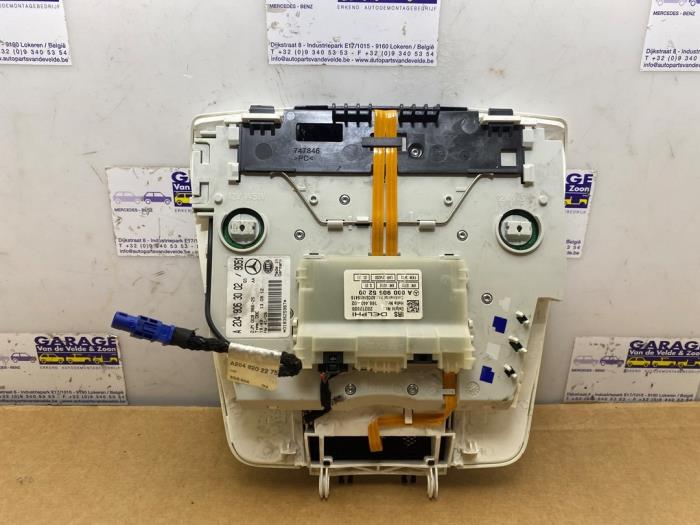 Oswietlenie wewnetrzne przód Mercedes C-Klasse