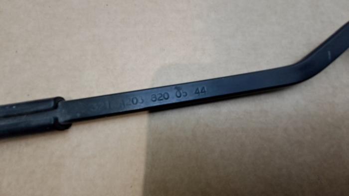 Brazo delantero de limpiaparabrisas Mercedes C-Klasse