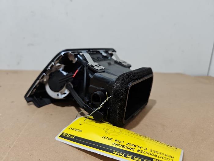 Grille aération tableau de bord Mercedes E-Klasse