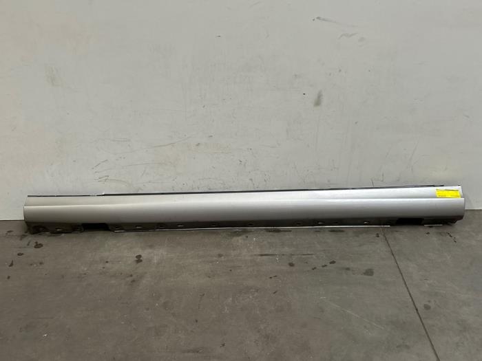 Dorpel links Mercedes C-Klasse