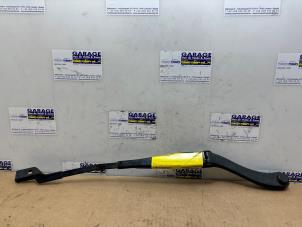 Gebruikte Ruitenwisserarm voor Mercedes C Estate (S204) 2.2 C-180 CDI 16V BlueEFFICIENCY Prijs € 36,30 Inclusief btw aangeboden door Autoparts Van De Velde