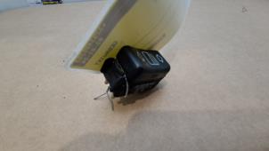 Gebruikte Ruit schakelaar elektrisch Mercedes E (W124) 2.0 200 Prijs € 18,15 Inclusief btw aangeboden door Autoparts Van De Velde