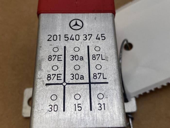 Relais Mercedes 190E/D