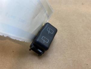 Gebruikte Schakelaar Mercedes E (W124) 2.6 260 E 4-Matic Prijs € 18,15 Inclusief btw aangeboden door Autoparts Van De Velde