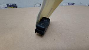 Gebruikte Schakelaar Mercedes E (W124) 2.6 260 E 4-Matic Prijs € 18,15 Inclusief btw aangeboden door Autoparts Van De Velde