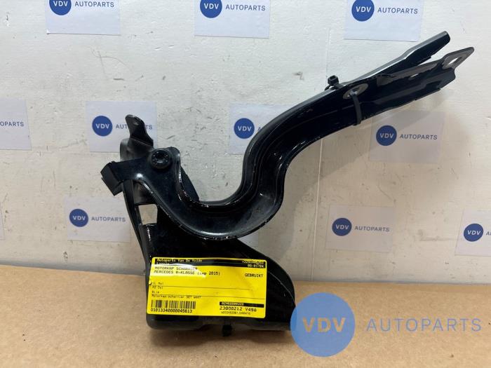 Zawias pokrywy silnika Mercedes B-Klasse