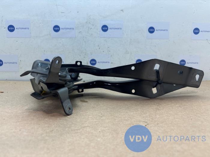 Zawias pokrywy silnika Mercedes B-Klasse