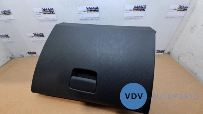 Boîte à gants Mercedes CLA