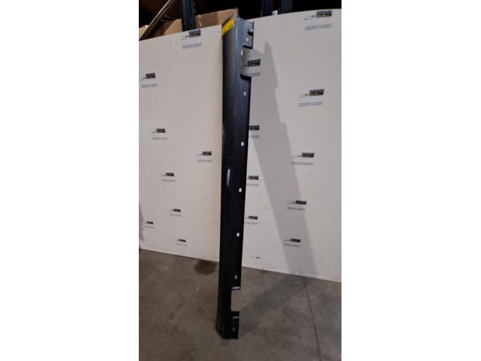 Sill, left Mercedes E-Klasse