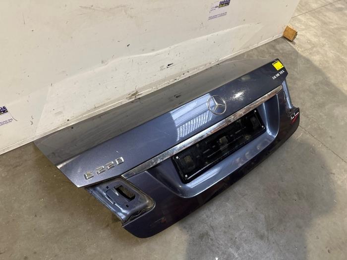Couvercle coffre Mercedes E-Klasse