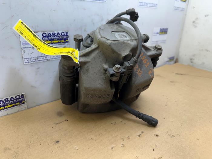 Etrier de frein (pince) avant droit Mercedes E-Klasse