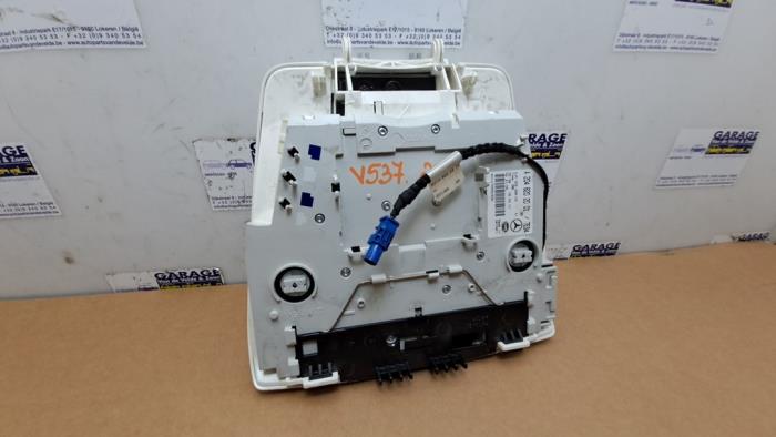 Oswietlenie wewnetrzne przód Mercedes C-Klasse