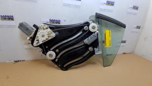 Gebruikte Extra Ruit 2Deurs links-achter Mercedes SLK (R171) 3.5 350 V6 24V Prijs € 151,25 Inclusief btw aangeboden door Autoparts Van De Velde