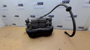 Gebruikte Remklauw (Tang) links-voor Mercedes Vito (447.6) 2.2 114 CDI 16V Prijs € 90,75 Inclusief btw aangeboden door Autoparts Van De Velde