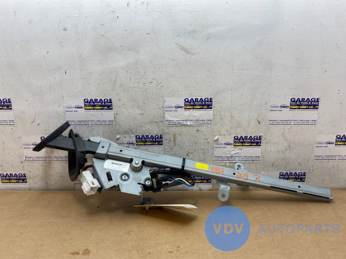 Podajnik pasa prawy Mercedes CLK