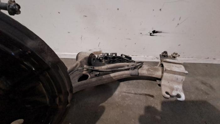 Asschenkel links-voor van een Mercedes-Benz CLA Shooting Brake (117.9) 1.6 CLA-180 16V 2015
