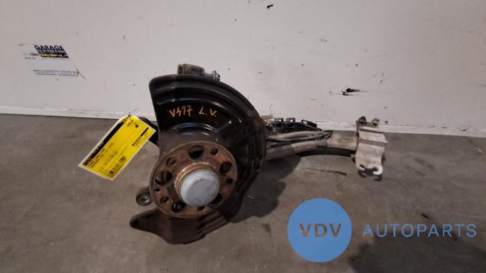 Asschenkel links-voor van een Mercedes-Benz CLA Shooting Brake (117.9) 1.6 CLA-180 16V 2015