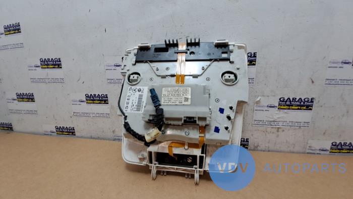 Oswietlenie wewnetrzne przód Mercedes C-Klasse