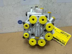 Gebruikte Spinnekop Mercedes SL (R107) 450 SL Prijs € 695,75 Inclusief btw aangeboden door Autoparts Van De Velde