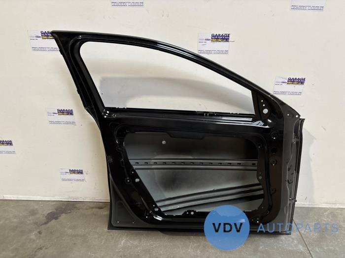 Portier 4Deurs links-voor Mercedes GLA