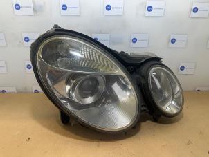 Gebruikte Rechter Koplamp Mercedes E (W211) 2.2 E-200 CDI 16V Prijs € 121,00 Inclusief btw aangeboden door Autoparts Van De Velde