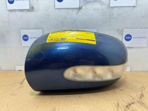 Gebruikte Spiegelkap links Mercedes C (W203) 2.2 C-200 CDI 16V Prijs € 48,40 Inclusief btw aangeboden door Autoparts Van De Velde