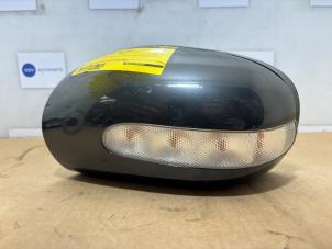Gebruikte Spiegelkap links Mercedes C (W203) 2.2 C-200 CDI 16V Prijs € 48,40 Inclusief btw aangeboden door Autoparts Van De Velde