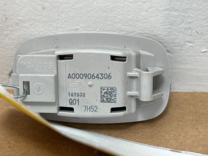 Oswietlenie wewnetrzne przód Mercedes C-Klasse