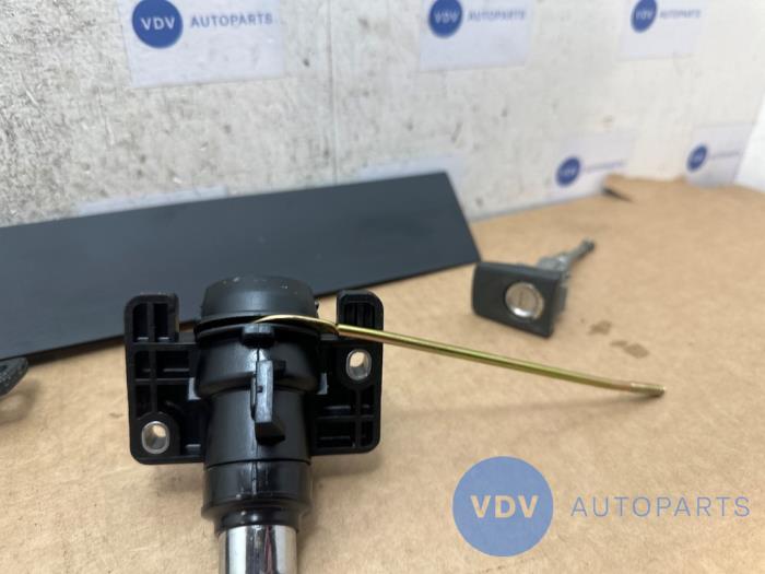 Zestaw zamków Mercedes 190E/D