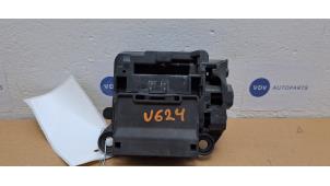 Gebruikte Stroomverdeler Mercedes C (W205) C-180 1.6 16V Prijs € 36,30 Inclusief btw aangeboden door Autoparts Van De Velde