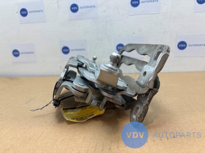 Charnière capot Mercedes C-Klasse